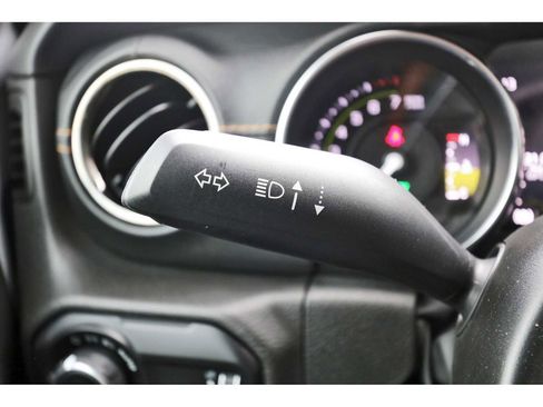 Used 2023 Jeep Wrangler Unlimited Sahara AWD/4WD image 17