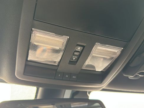 Used 2016 Dodge Challenger R/T Scat Pack w/ Leather Interior Group image 34