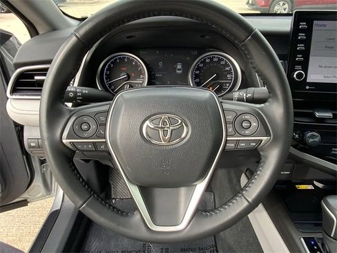 Used 2022 Toyota Camry XLE image 11