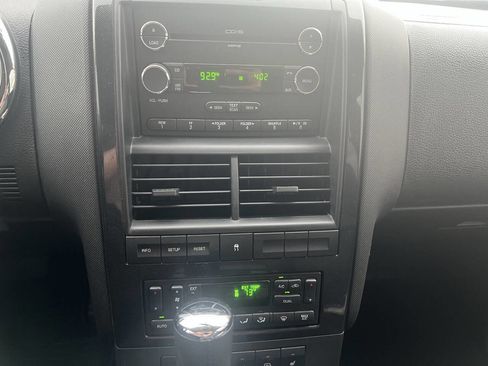 Used 2010 Ford Explorer Sport Trac Limited image 16