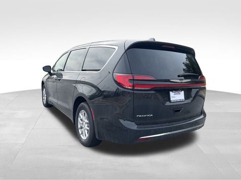 New 2026 Chrysler Pacifica Select image 7