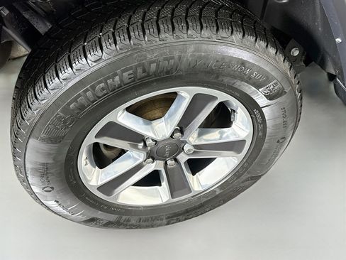 Used 2021 Jeep Wrangler Unlimited Sahara AWD/4WD image 33