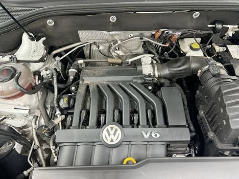 Used 2022 Volkswagen Atlas Cross Sport SE FWD image 25