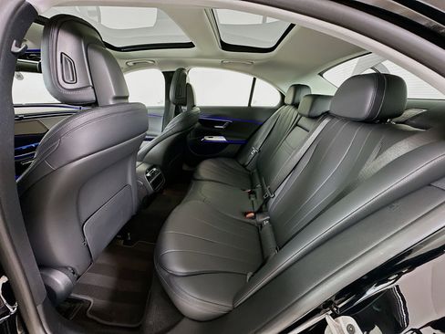 Used 2025 Mercedes-Benz E 350 4MATIC Sedan image 27