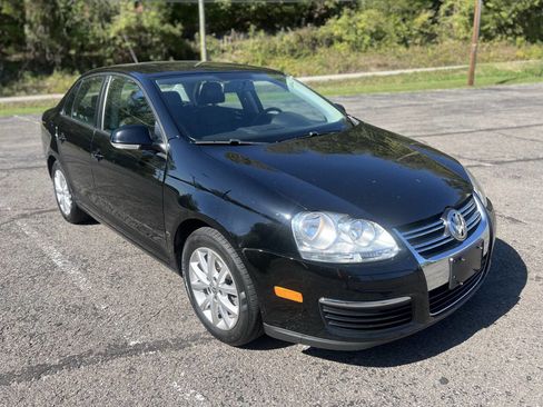 Used 2010 Volkswagen Jetta Limited Edition image 2