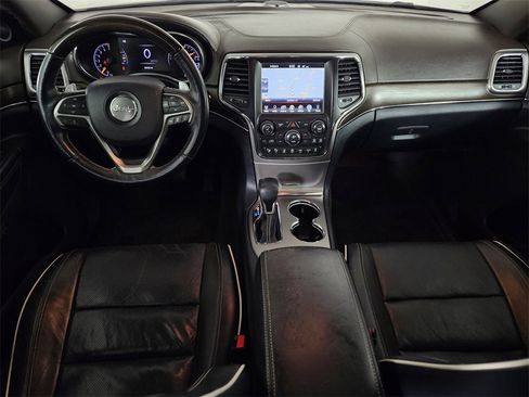 Used 2017 Jeep Grand Cherokee Overland w/ Jeep Active Safety Group image 8