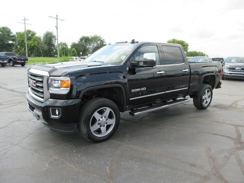 Used 2016 GMC Sierra 2500 SLT w/ Duramax Plus Package AWD/4WD image 11