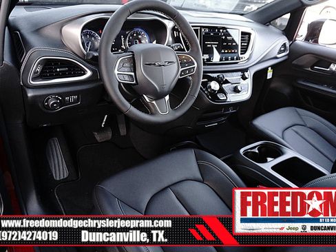 New 2026 Chrysler Pacifica Select image 10