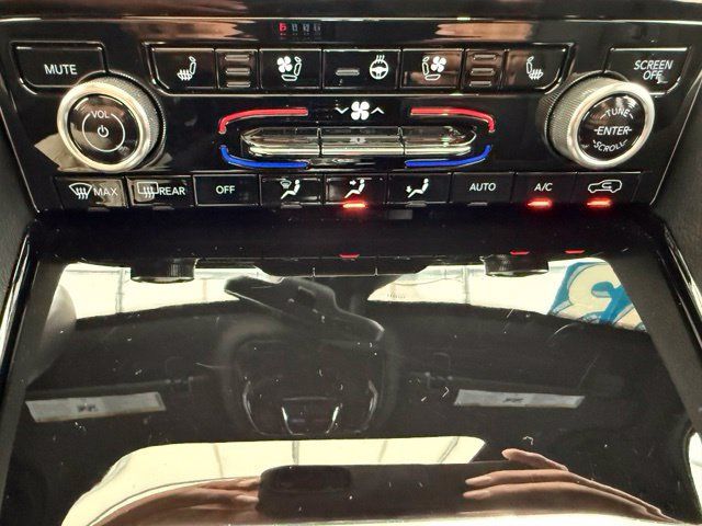 Used 2023 Jeep Grand Cherokee Overland w/ Advanced Protech Group III AWD/4WD image 38