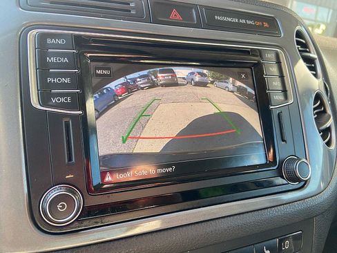 Used 2017 Volkswagen Tiguan Sport image 23