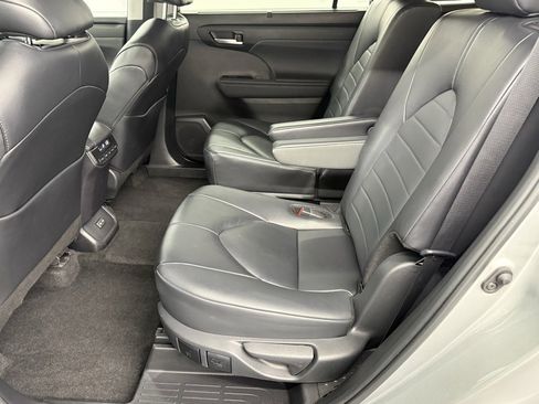 Used 2024 Toyota Highlander LE image 33