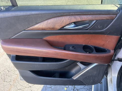 Used 2019 Cadillac Escalade ESV Premium Luxury image 31