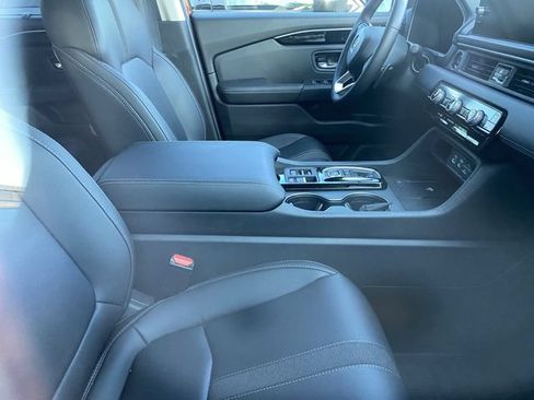 Used 2025 Honda Pilot EX-L image 10