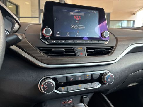 Used 2025 Nissan Altima 2.5 SV FWD image 17