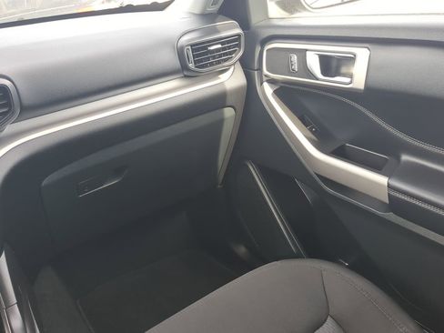 Used 2024 Ford Explorer XLT RWD image 17