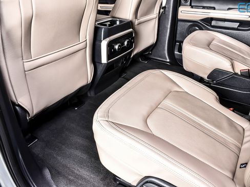 Used 2024 Ford Expedition Limited image 21