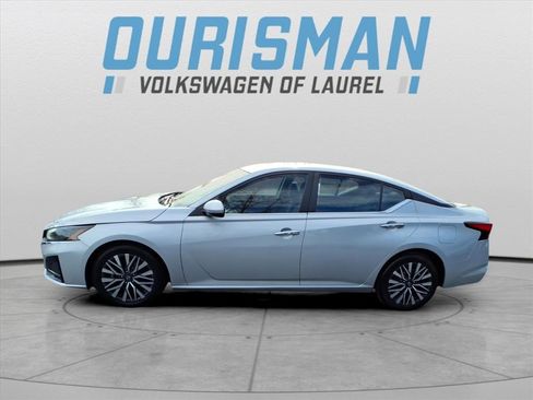 Used 2023 Nissan Altima 2.5 SV image 4