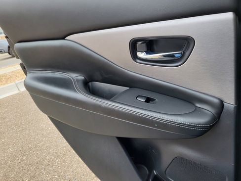 Used 2020 Nissan Murano SV image 19