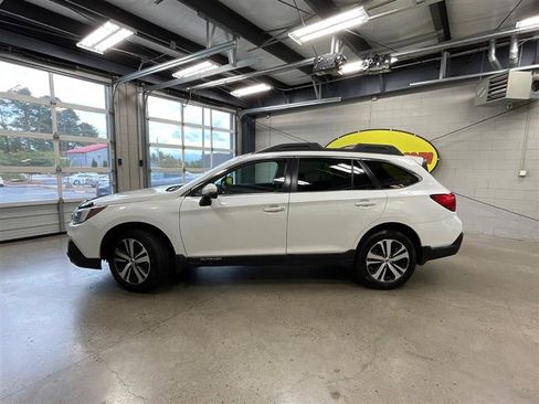 Used 2018 Subaru Outback 2.5i Limited AWD/4WD image 2