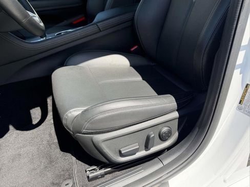 Used 2025 Genesis G70 2.5T RWD image 15