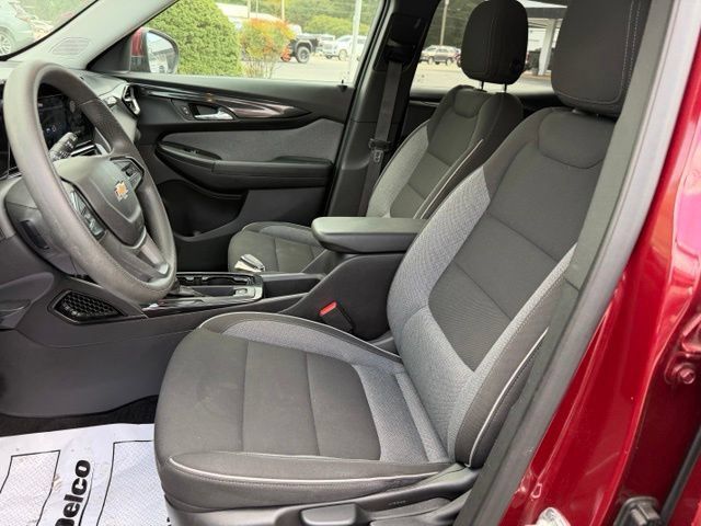 Used 2025 Chevrolet TrailBlazer LT AWD/4WD image 12