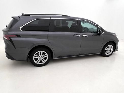 Used 2025 Toyota Sienna XLE w/ XLE Plus Package AWD/4WD image 6