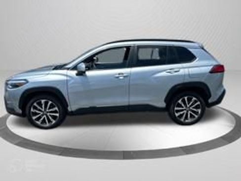 Used 2022 Toyota Corolla Cross XLE w/ Convenience Package AWD/4WD image 9