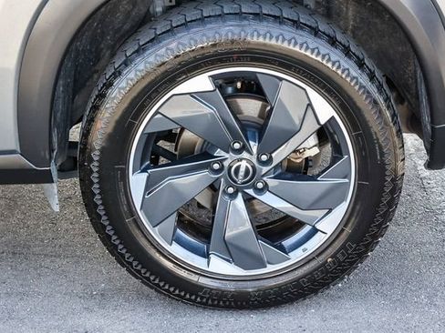 Used 2024 Nissan Rogue SV FWD image 8