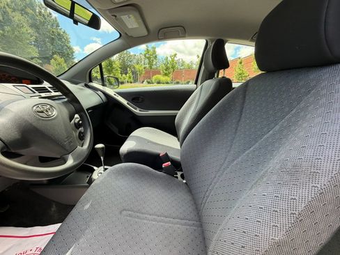 Used 2010 Toyota Yaris 2-Door Hatchback FWD image 12
