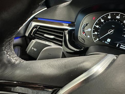 Used 2019 BMW 530i w/ Convenience Package RWD image 36