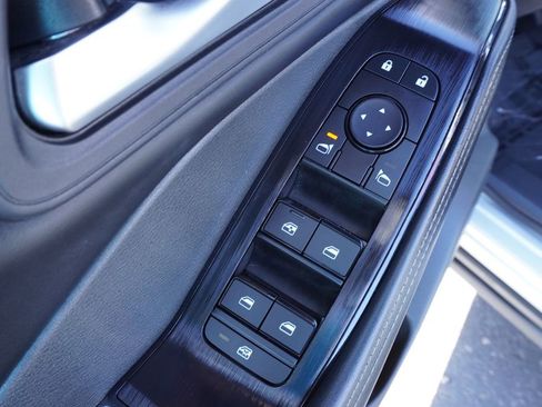 Certified 2025 Nissan Rogue SV image 15