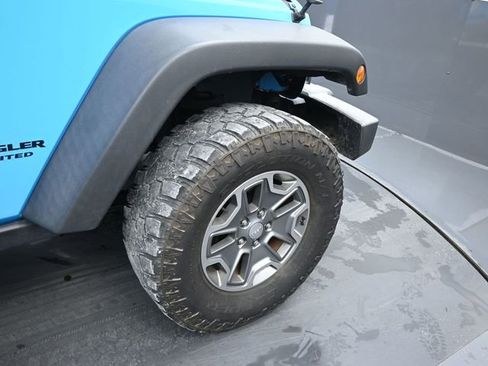 Used 2017 Jeep Wrangler Unlimited Rubicon w/ Connectivity Group image 34