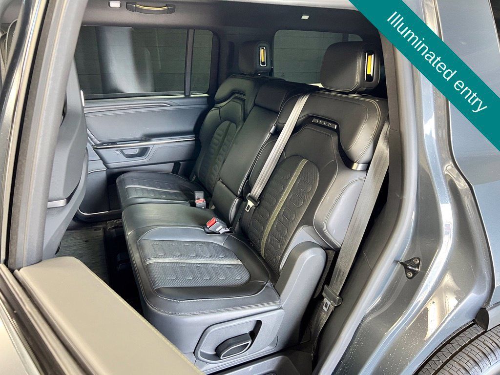 Used 2025 Rivian R1S Adventure Dual AWD/4WD image 15