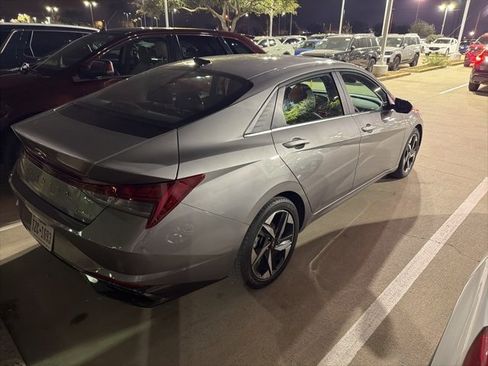 Used 2023 Hyundai Elantra Limited image 3