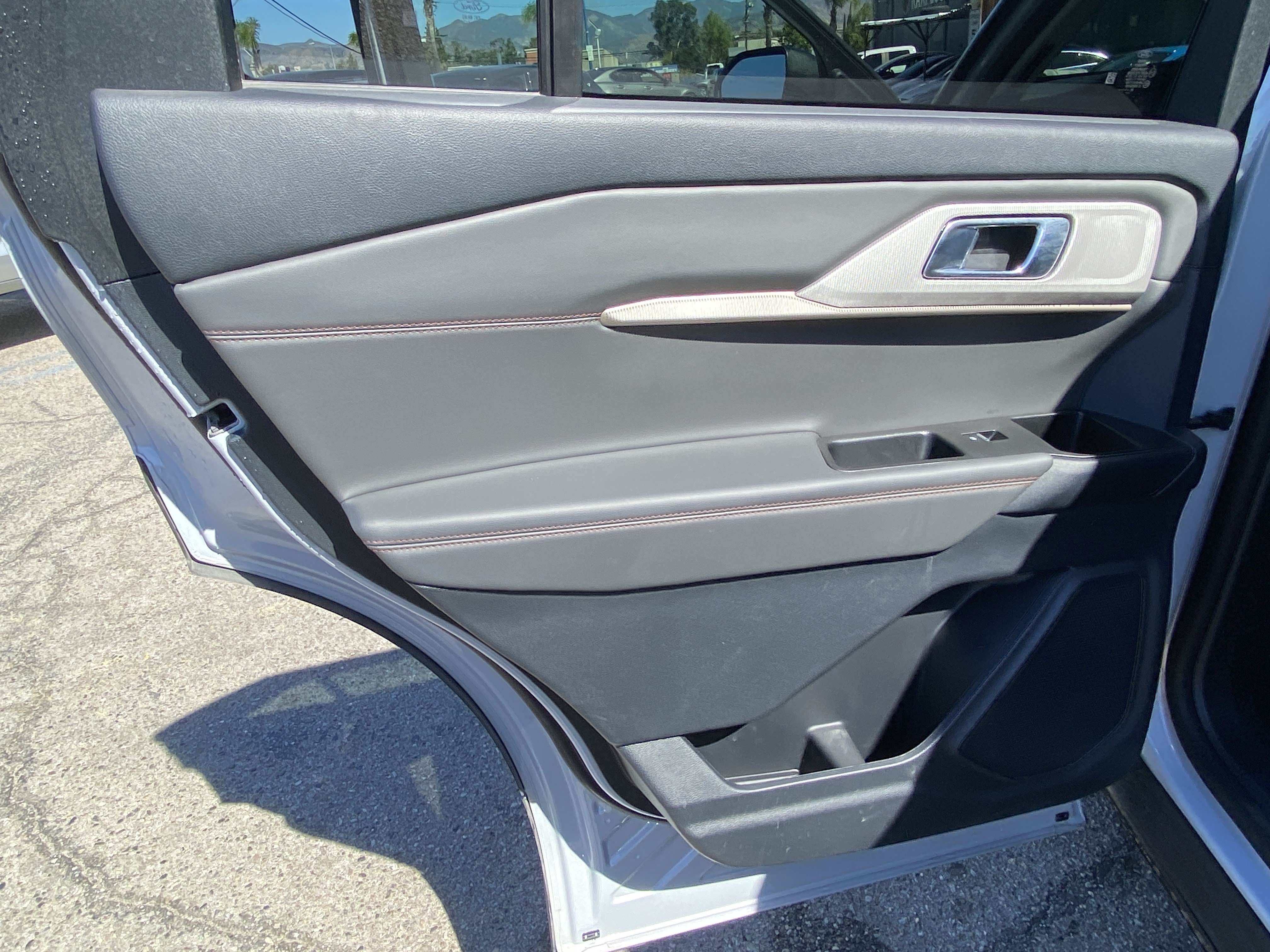 Used 2025 Ford Explorer Active RWD image 14