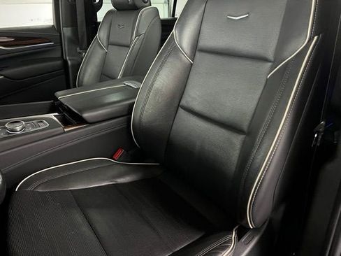Used 2023 Cadillac Escalade ESV Premium Luxury image 16