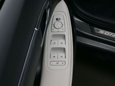 Used 2020 Hyundai Sonata Limited image 10