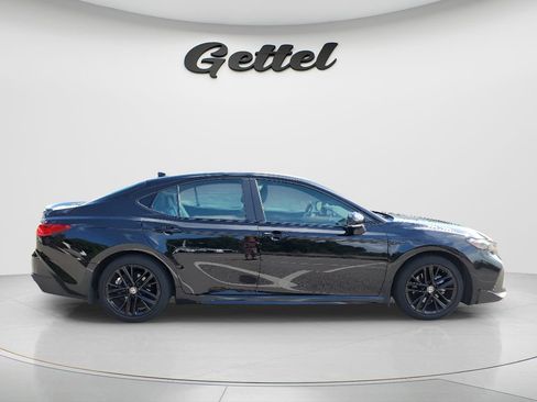 Used 2025 Toyota Camry SE FWD image 4