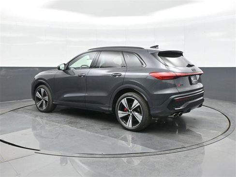 New 2025 Audi SQ5 Prestige image 5