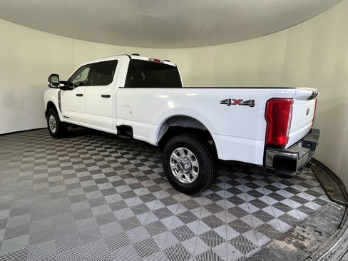 Used 2024 Ford F350 XLT image 3