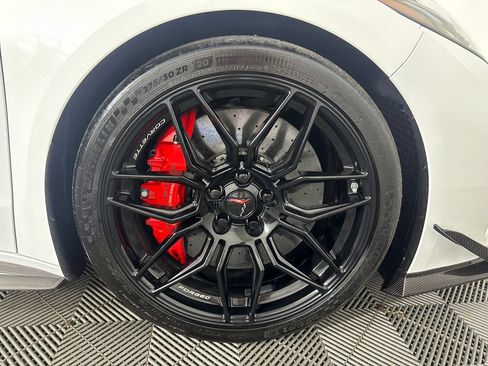 Used 2024 Chevrolet Corvette Z06 w/ Z07 Performance Package RWD image 29