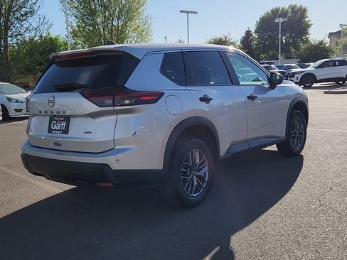 Used 2024 Nissan Rogue S AWD/4WD image 15