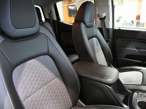 Used 2017 Chevrolet Colorado Z71 image 9