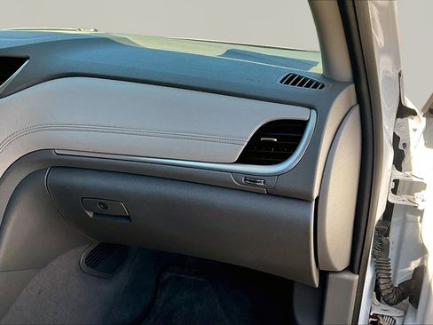 Used 2017 Chevrolet Traverse LT image 28