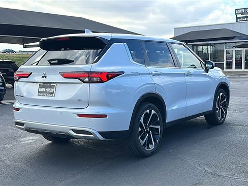 Used 2024 Mitsubishi Outlander SE image 8