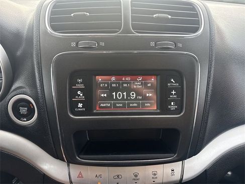 Used 2019 Dodge Journey SE image 16