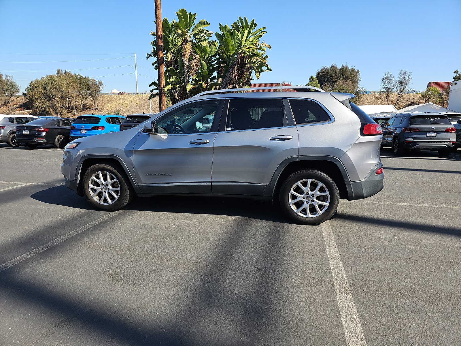 Used 2016 Jeep Cherokee Latitude FWD image 8