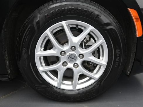 Used 2022 Chrysler Pacifica Touring-L w/ Uconnect Theater Family Group FWD image 39