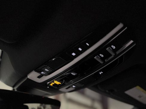 Used 2017 Porsche Panamera 4S image 34