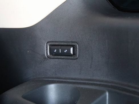 Used 2023 Ford Expedition XLT image 7